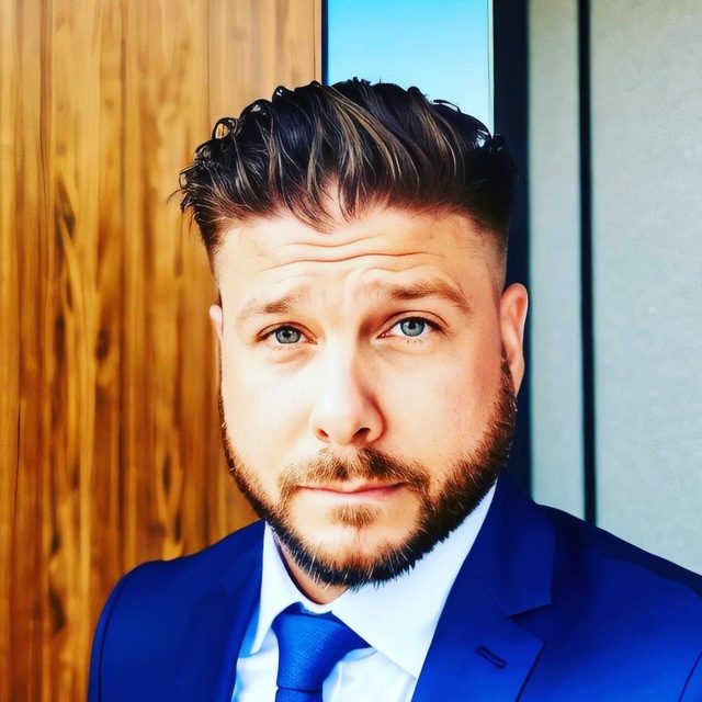 Portrait of Elias Leverett, RWA tokenization and AI in real estate expert